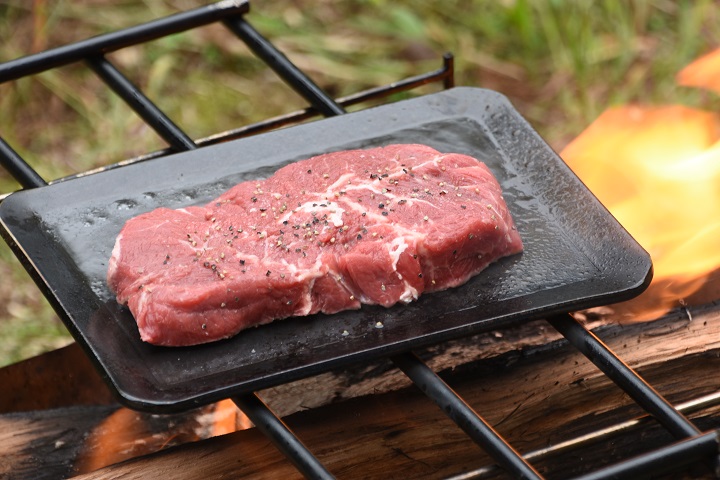 キャンプ用鉄板のおすすめ８選！ソロ用・BBQ用に分けて選び方もご紹介！｜山行こ